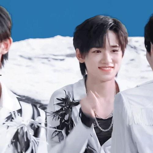 宋亚轩爆料王源视频播放,播放量惊人引热议